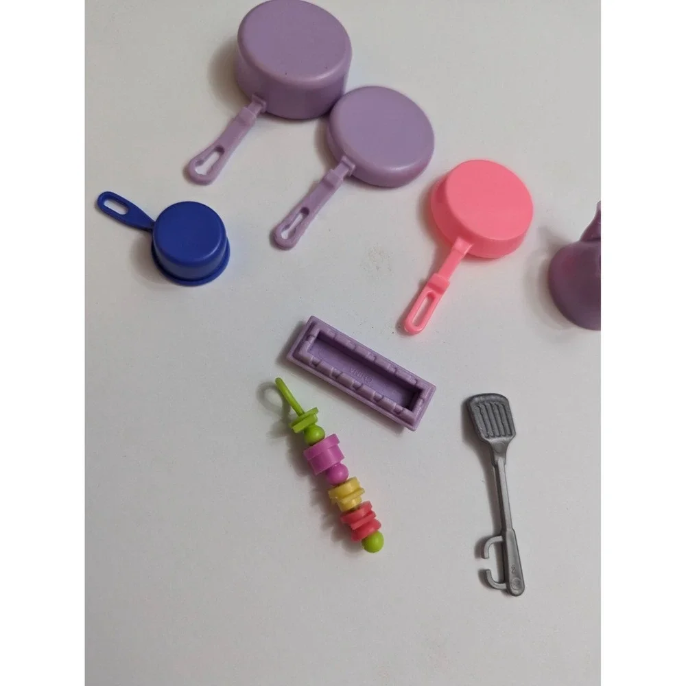 Dollhouse Barbie Doll Diorama mixed 8‎ piece lot purple pink pot pan egg kabob
